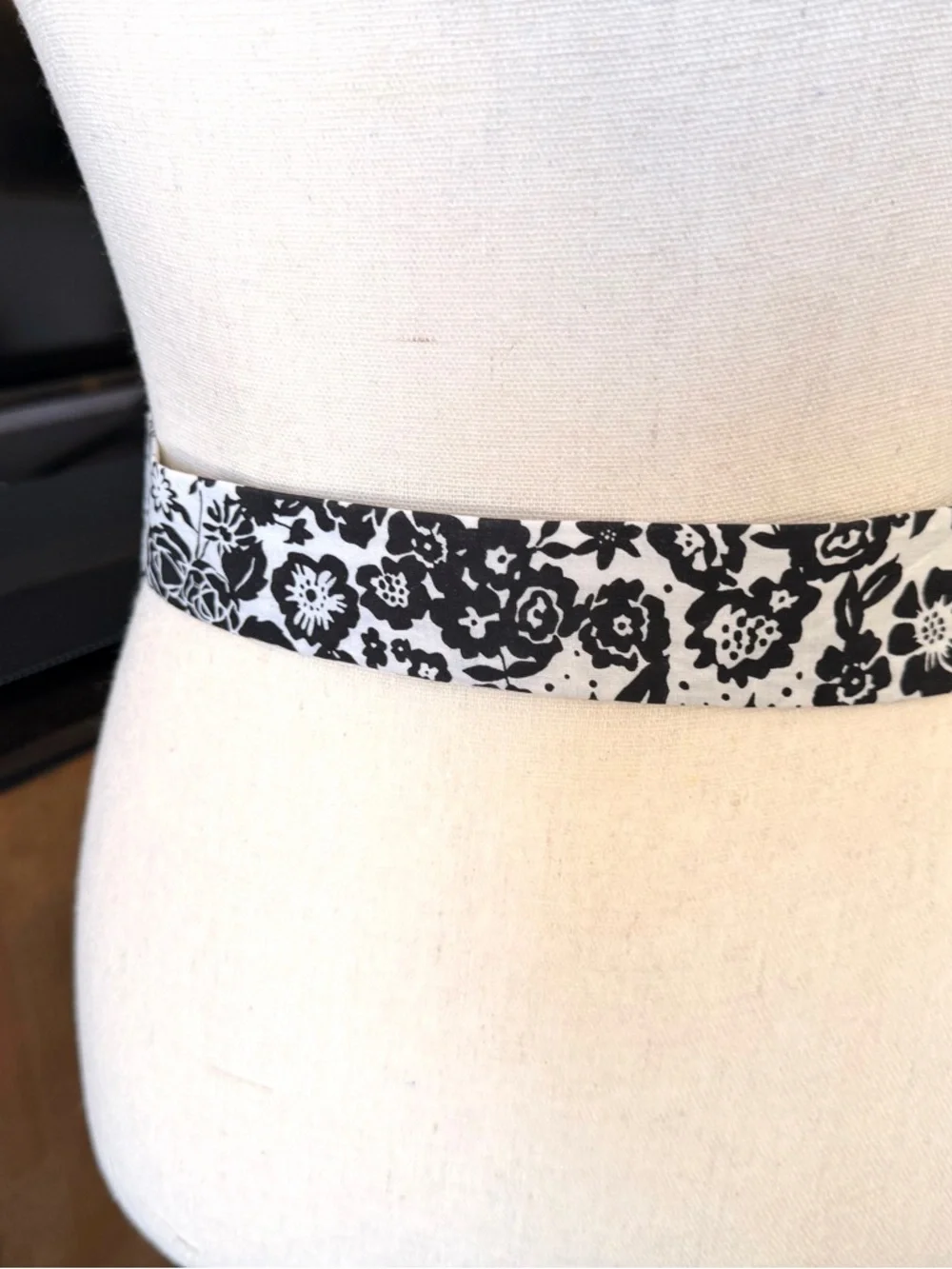 Black & White Floral Fabric Belt with Round Resin Buckle